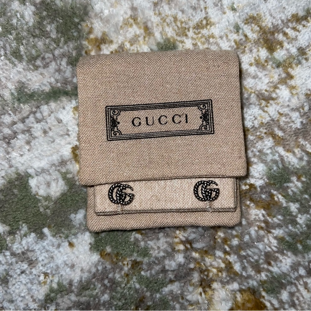 Gucci earrings!! Only worn 3 times, in excellent condition!